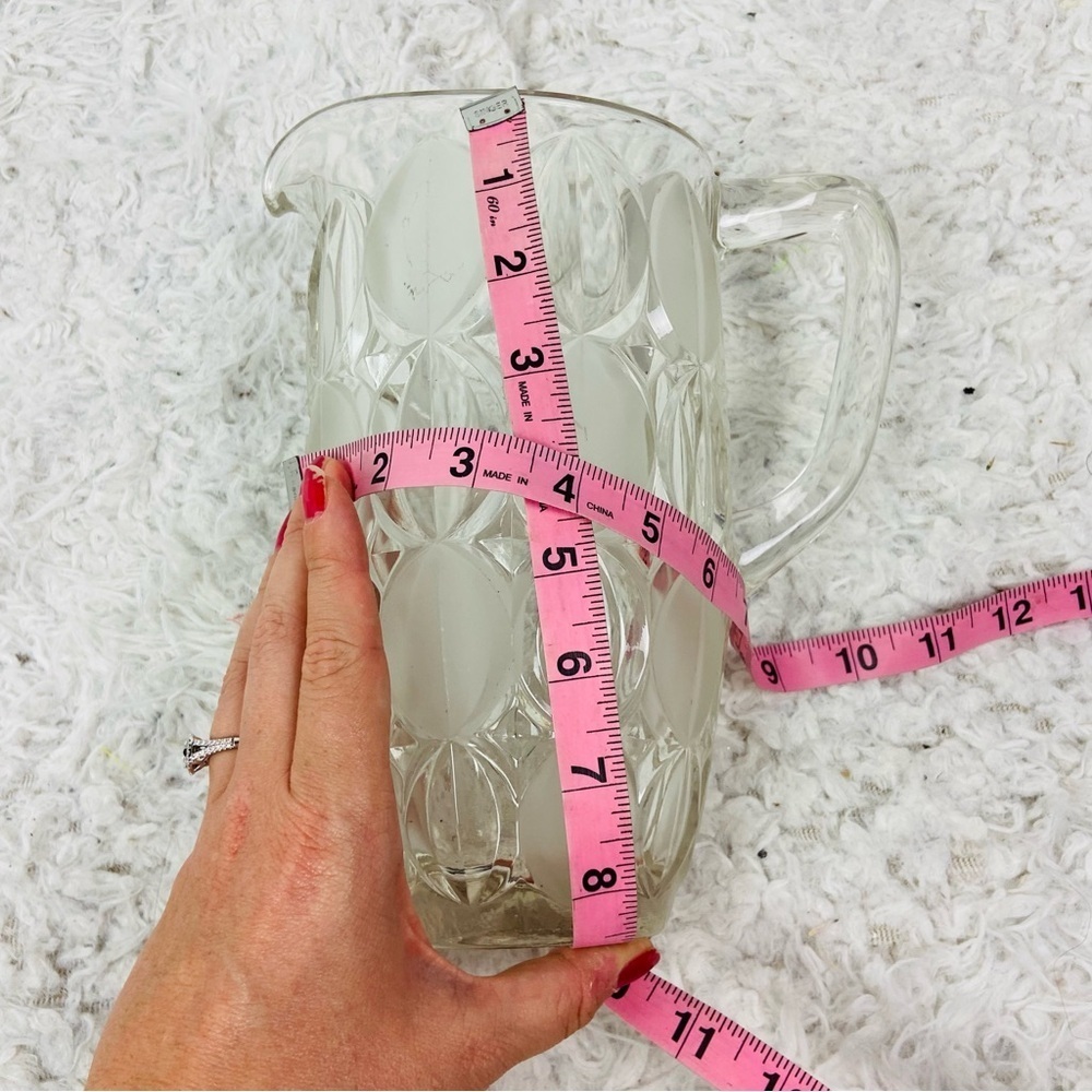 Unbranded Elegant Clear and Frosted Glass Pitcher - Picture 8 of 8